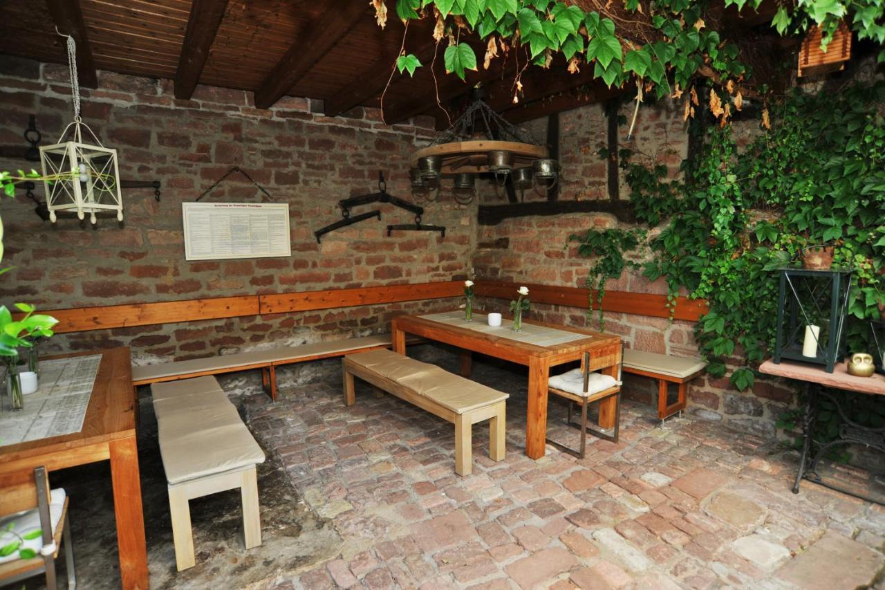 Gasthaus Zur Krone Großheubach Buitenkant foto